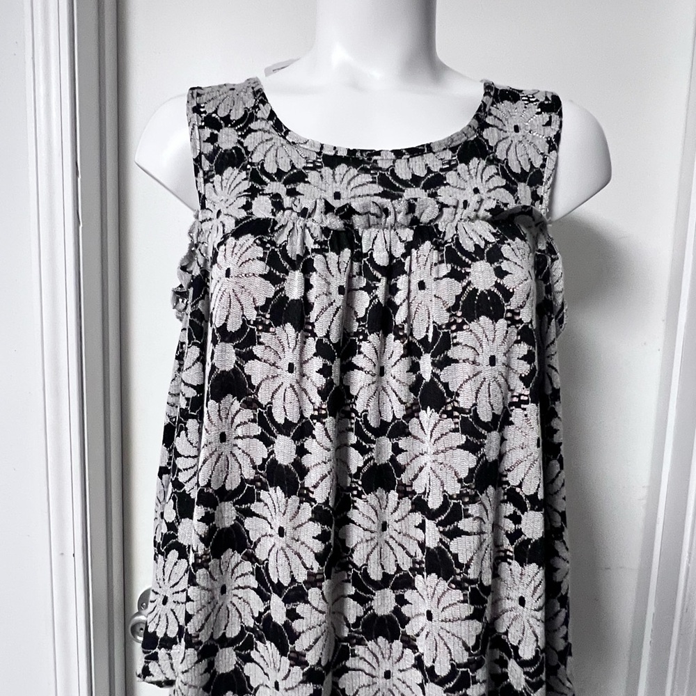 Suzanne Betro Monochrome Floral shoulder less Blouse midi sleeve